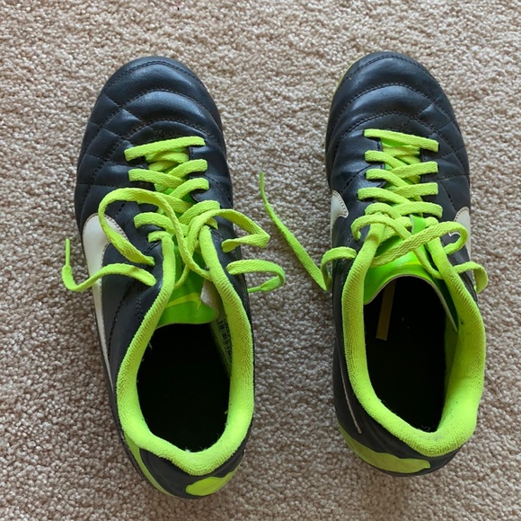 Nike Cleats - Size 5 - Picture 1 of 4